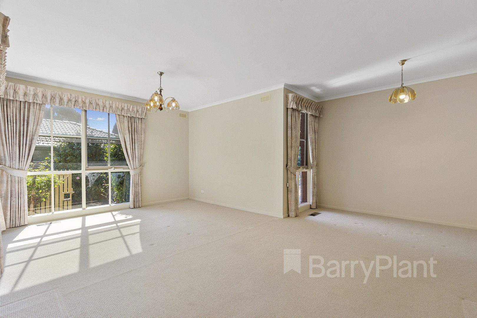 14 Cuthbert Court, Wantirna South, VIC 3152 - Thumbnail 2 - 20/10/2021