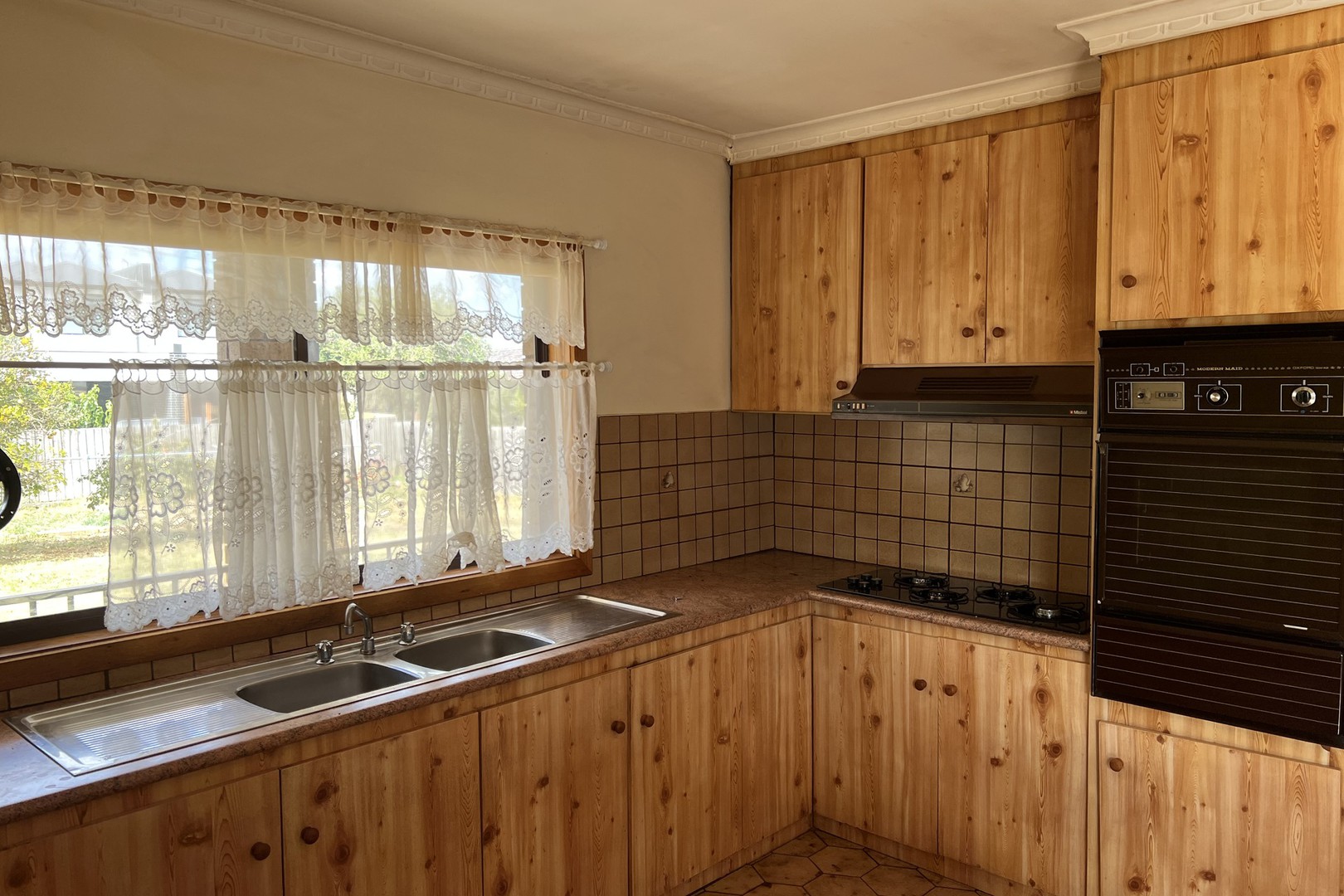 14 Douglas Avenue, St Albans, VIC 3021, St Albans - Thumbnail 3