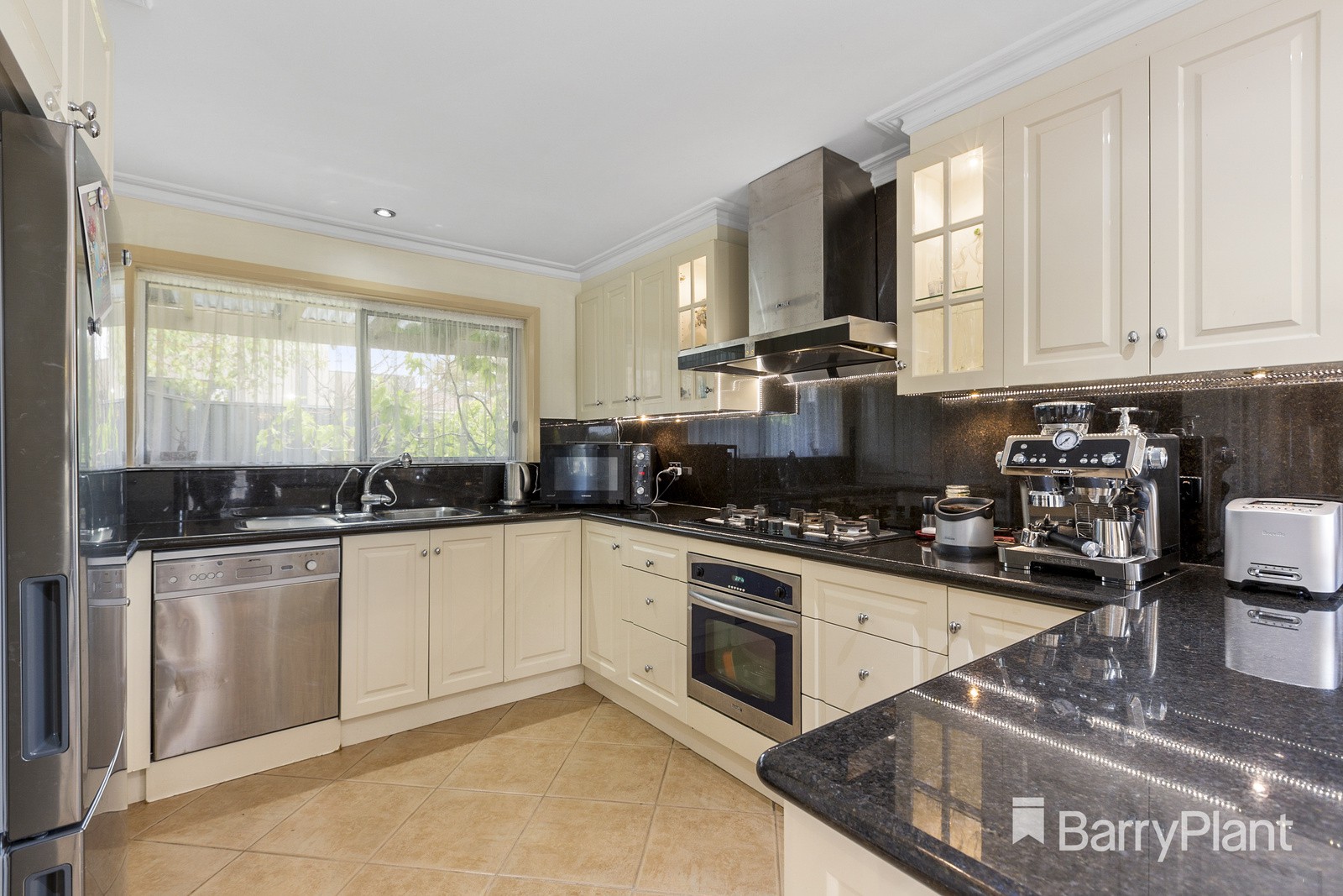 14 Earlwood DriveWheelers Hill, VIC 3150, Wheelers Hill - Thumbnail 3