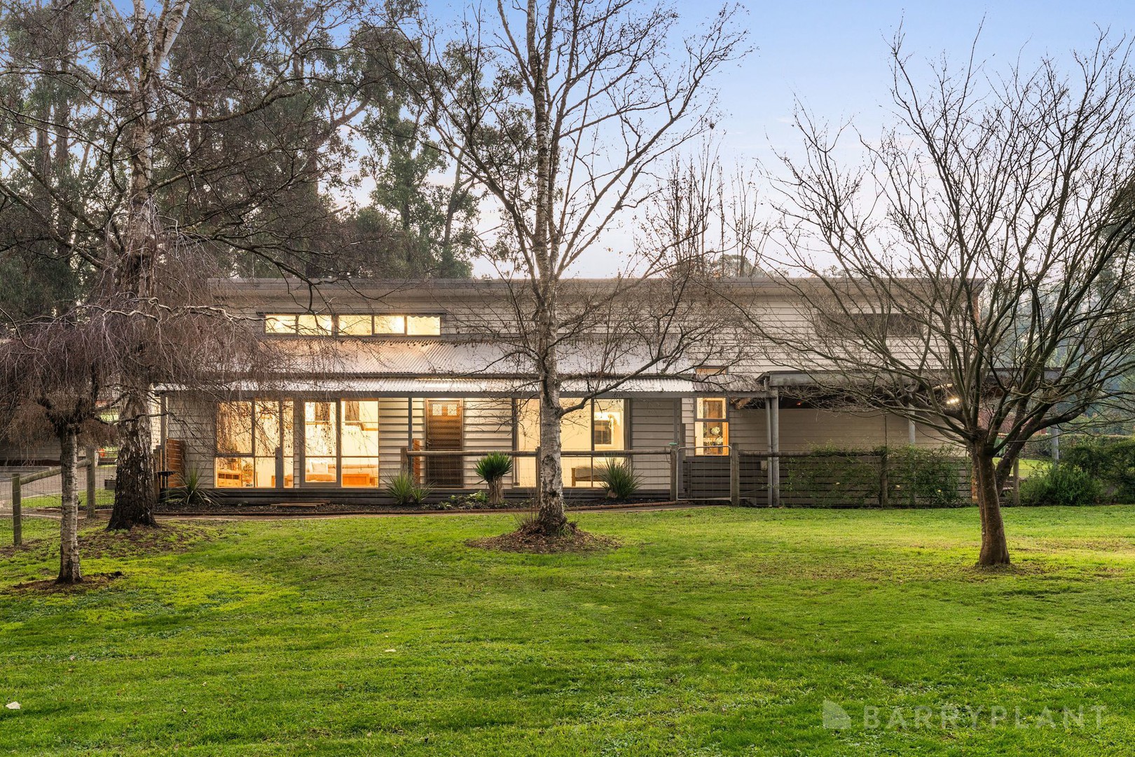 14 Glen Road, Cockatoo, VIC 3781 - Thumbnail 2 - 08/07/2026