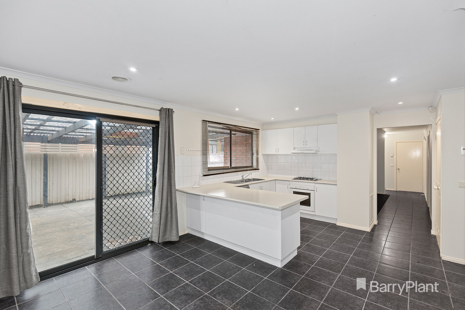 14 Heidi Court, Pakenham, VIC 3810, Pakenham - Thumbnail 3