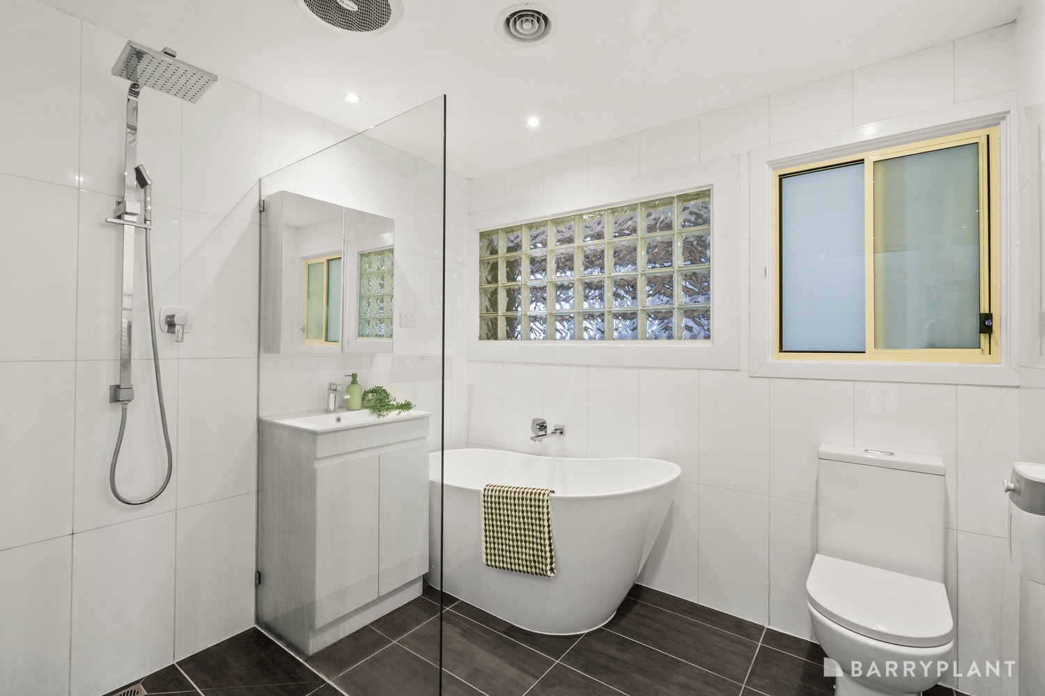 14 Highcombe Crescent, St Albans, VIC 3021, St Albans - Thumbnail 7