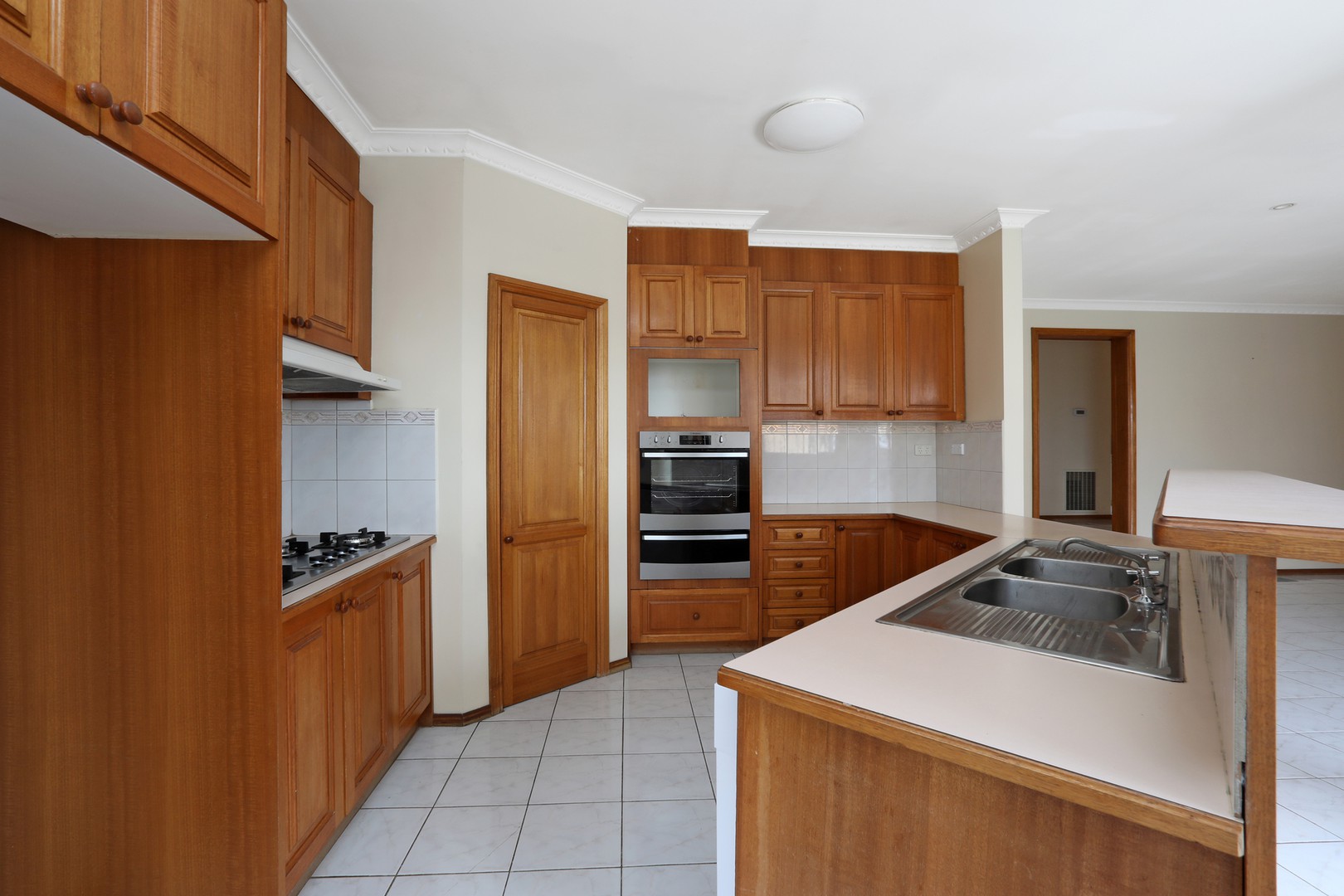 14 Highview Court, Lysterfield, VIC 3156 - Thumbnail 2 - 05/08/2026