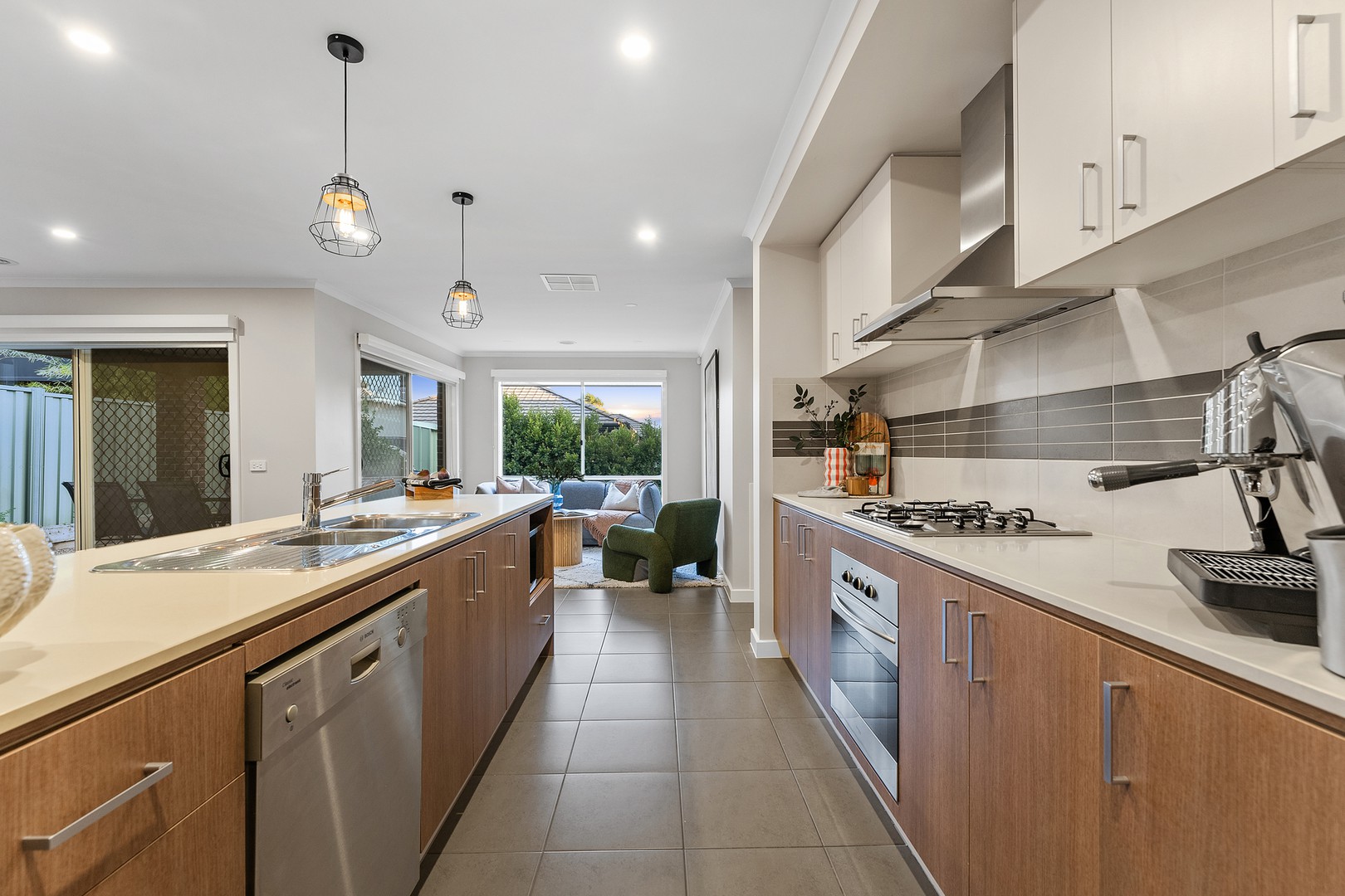 14 Kunuka Circuit, Caroline Springs, VIC 3023, Caroline Springs - Thumbnail 6