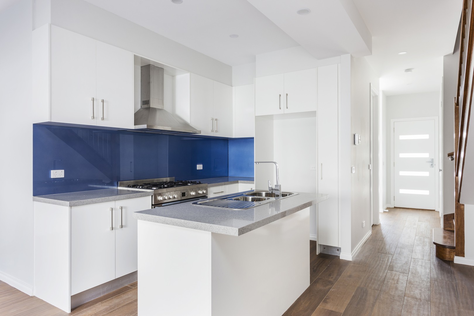 14 La Rochelle Boulevard, Point Cook, VIC 3030, Point Cook - Thumbnail 2