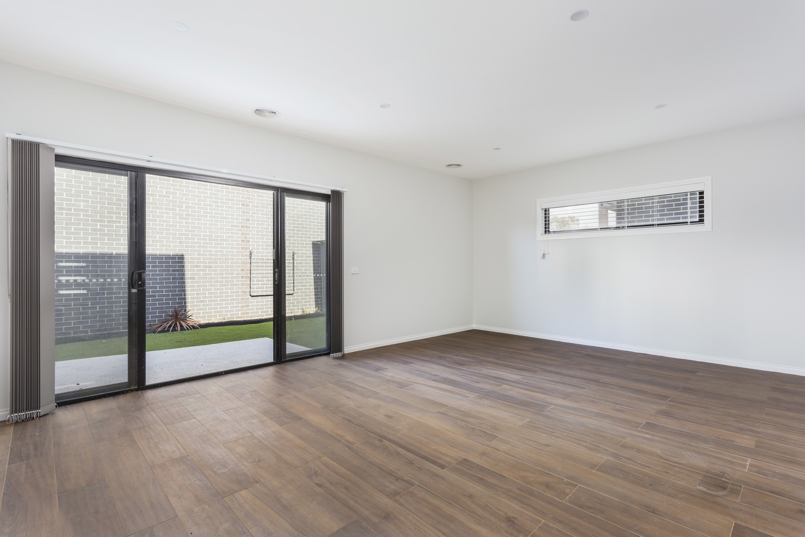 14 La Rochelle Boulevard, Point Cook, VIC 3030, Point Cook - Thumbnail 3