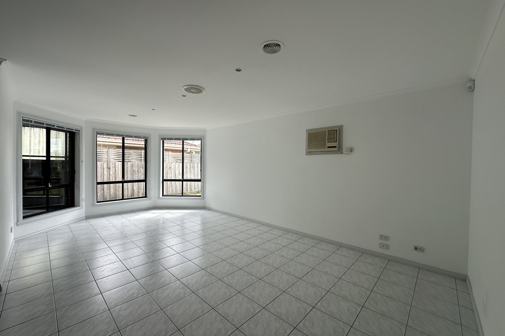 14 Lady Rose Crescent, Sydenham, VIC 3037 - Thumbnail 2 - 14/10/2025