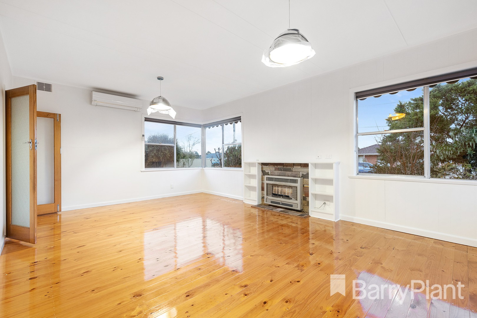 14 Lake Street, Wendouree, VIC 3355 - Thumbnail 1 - 27/05/2022