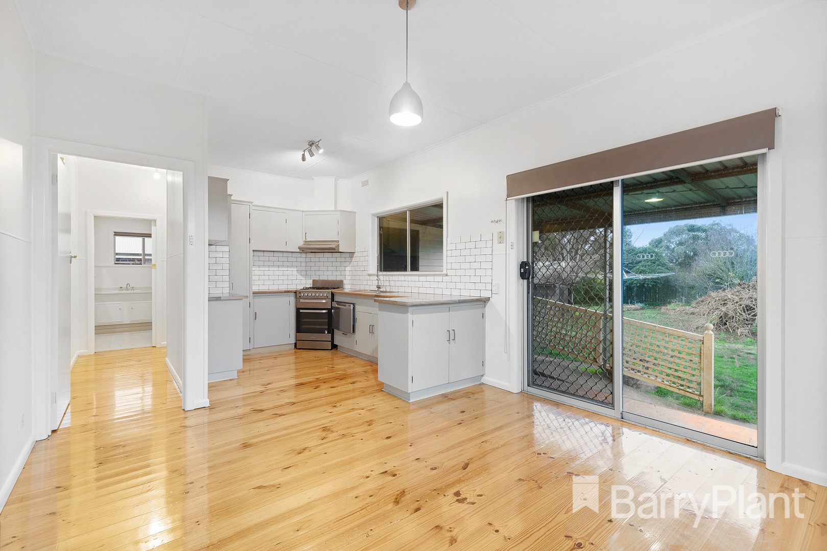 14 Lake Street, Wendouree, VIC 3355 - Thumbnail 2 - 27/05/2022