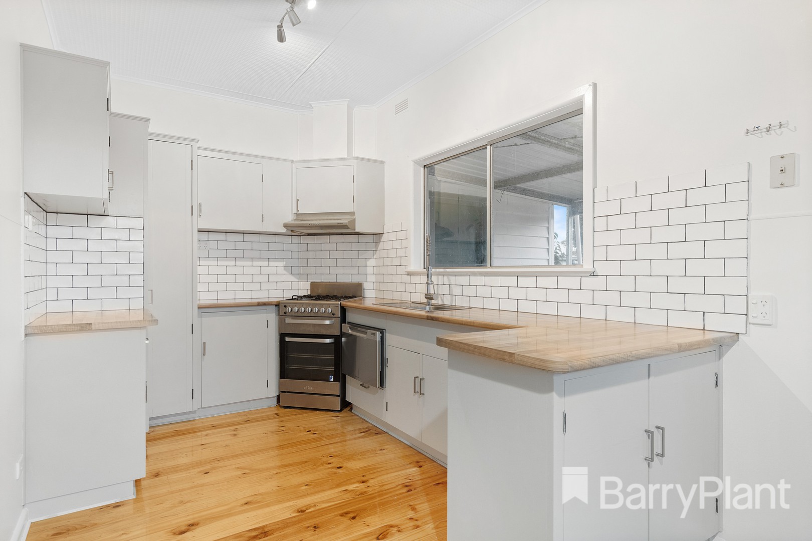 14 Lake Street, Wendouree, VIC 3355, Wendouree - Thumbnail 4