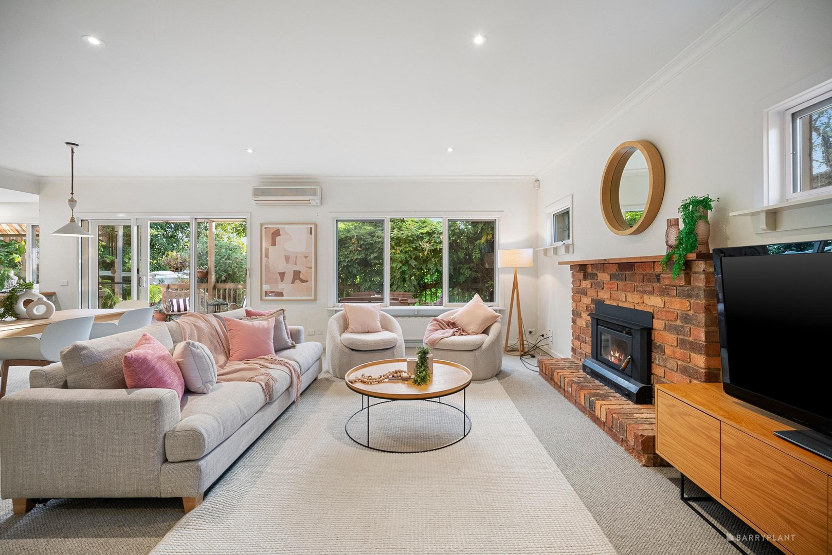 14 Linlithgow Street, Mitcham, VIC 3132 - Thumbnail 2 - 25/03/2026