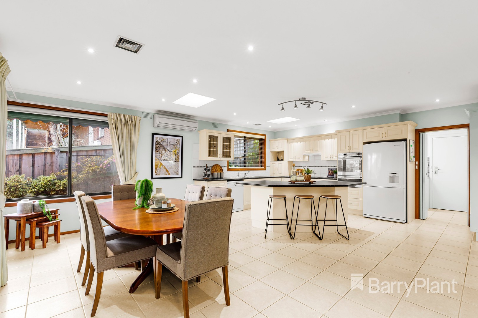 14 Michelle AvenueWatsonia North, VIC 3087, Watsonia North - Thumbnail 2