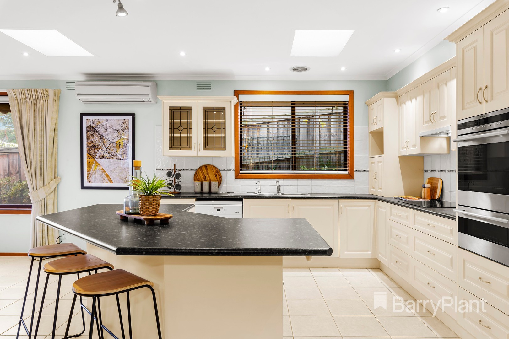 14 Michelle AvenueWatsonia North, VIC 3087, Watsonia North - Thumbnail 3