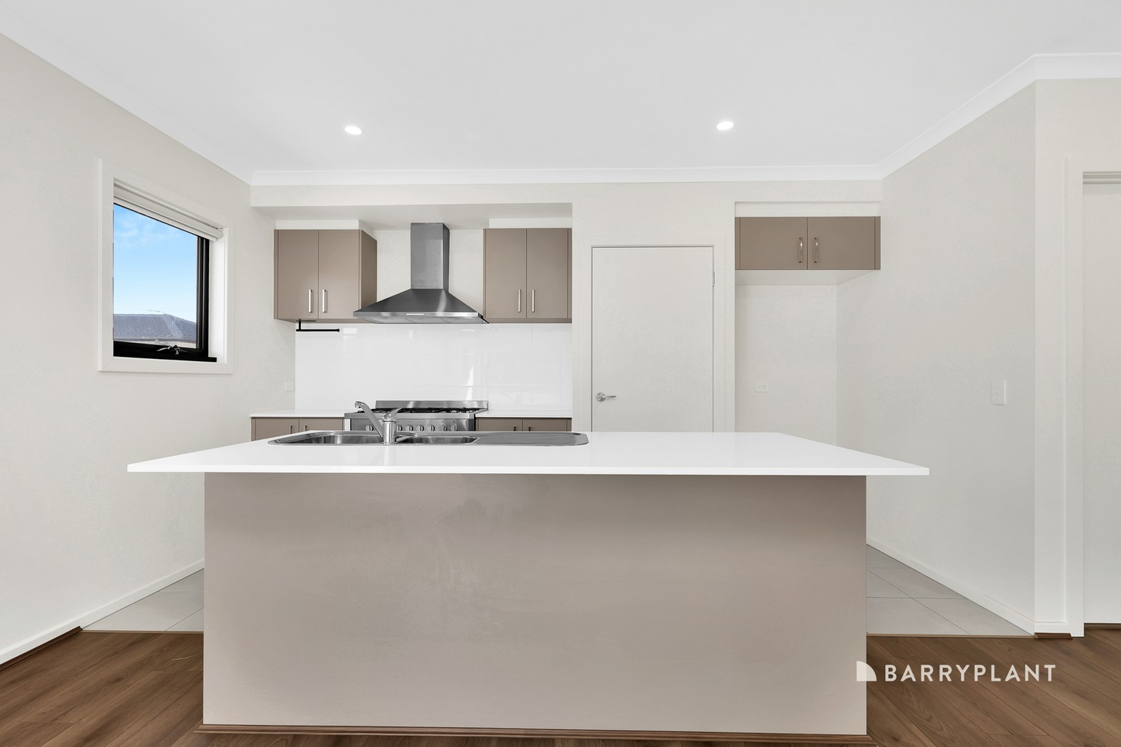 14 Midnight Circuit, South Morang, VIC 3752, South Morang - Thumbnail 4