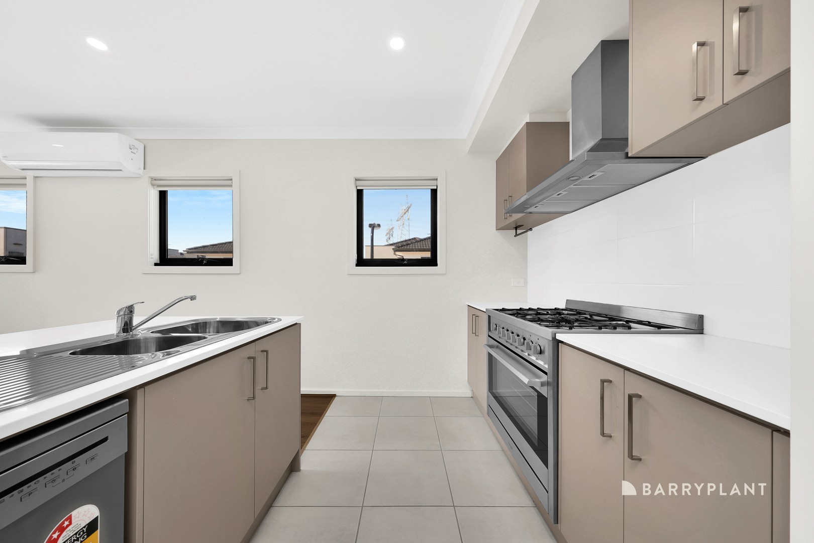 14 Midnight Circuit, South Morang, VIC 3752, South Morang - Thumbnail 5