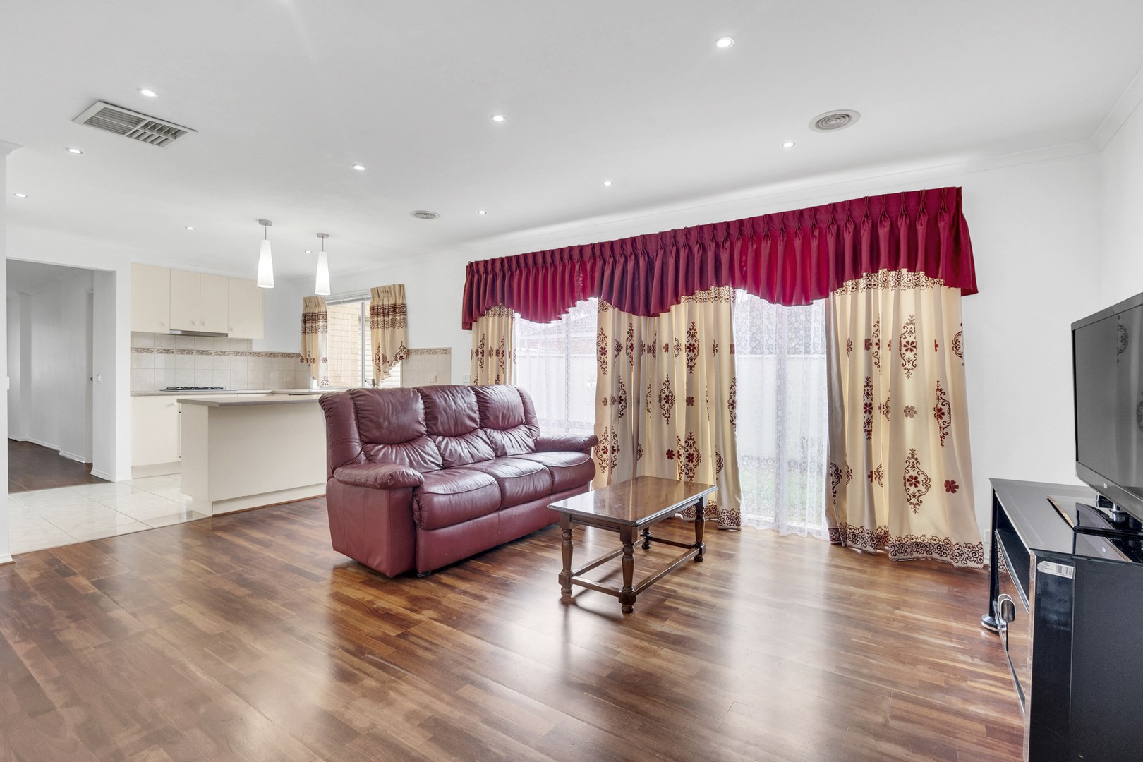 14 Mosman Way, Craigieburn, VIC 3064, Craigieburn - Thumbnail 3