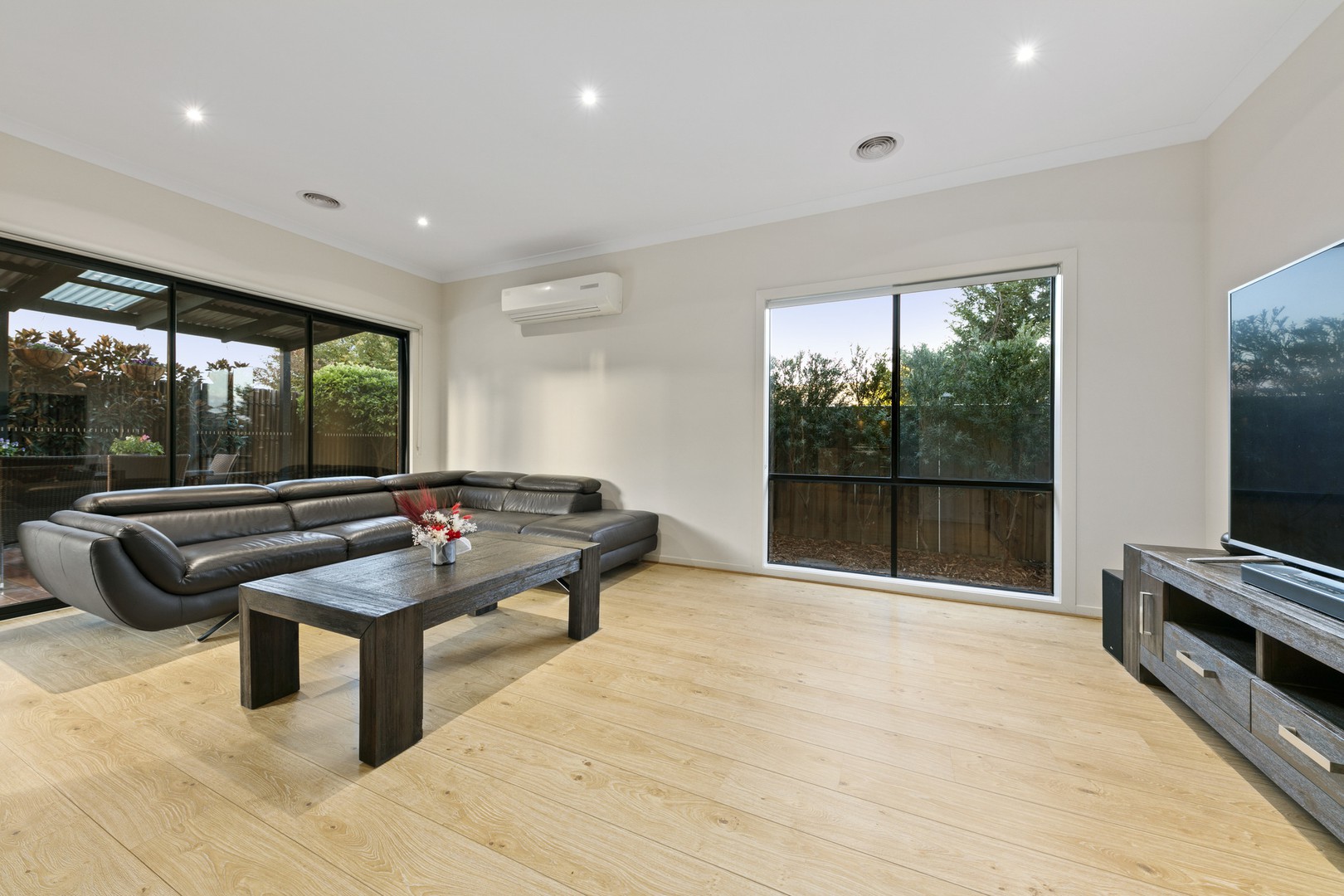 14 Nebula Crescent, Mickleham, VIC 3064, Mickleham - Thumbnail 6