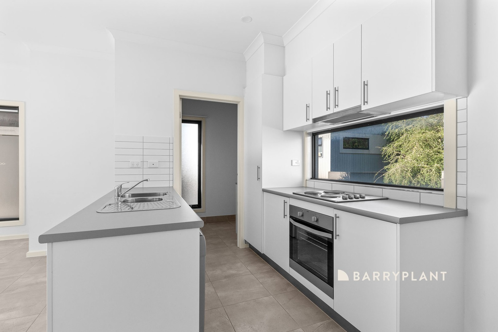 14 Nugget Way, Cranbourne East, VIC 3977 - Thumbnail 2 - 20/06/2024