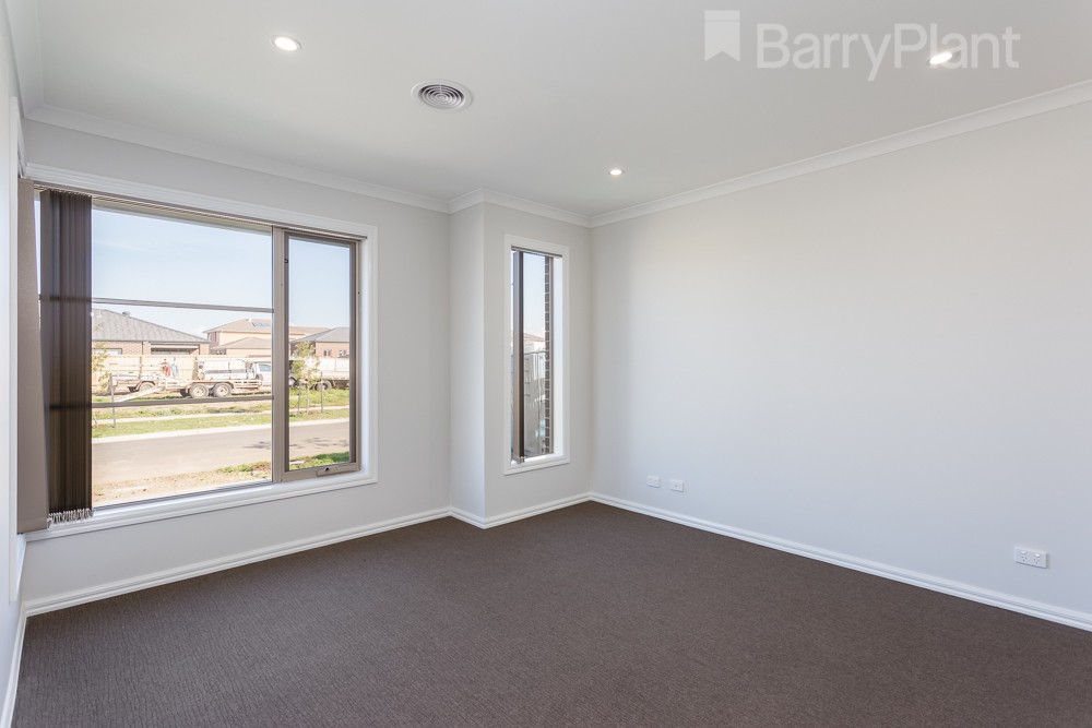 14 Oberon Street, Point Cook, VIC 3030, Point Cook - Thumbnail 3