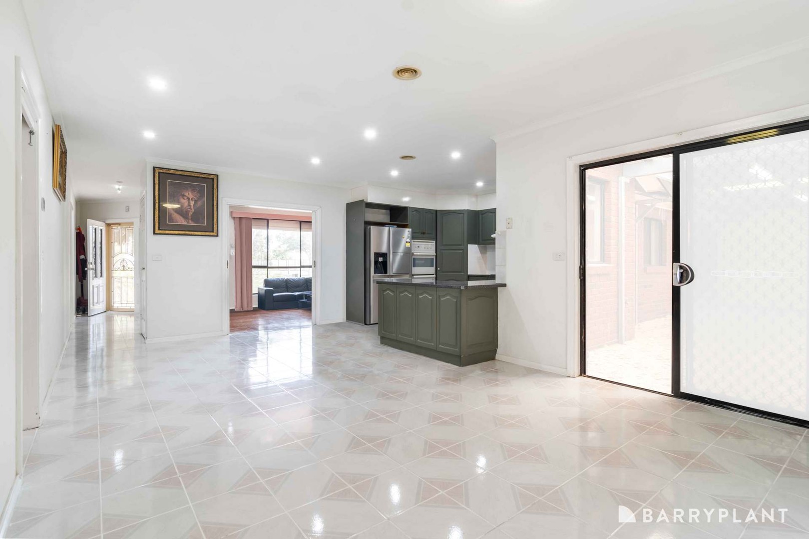 14 Paringa Drive, St Albans, VIC 3021, St Albans - Thumbnail 3