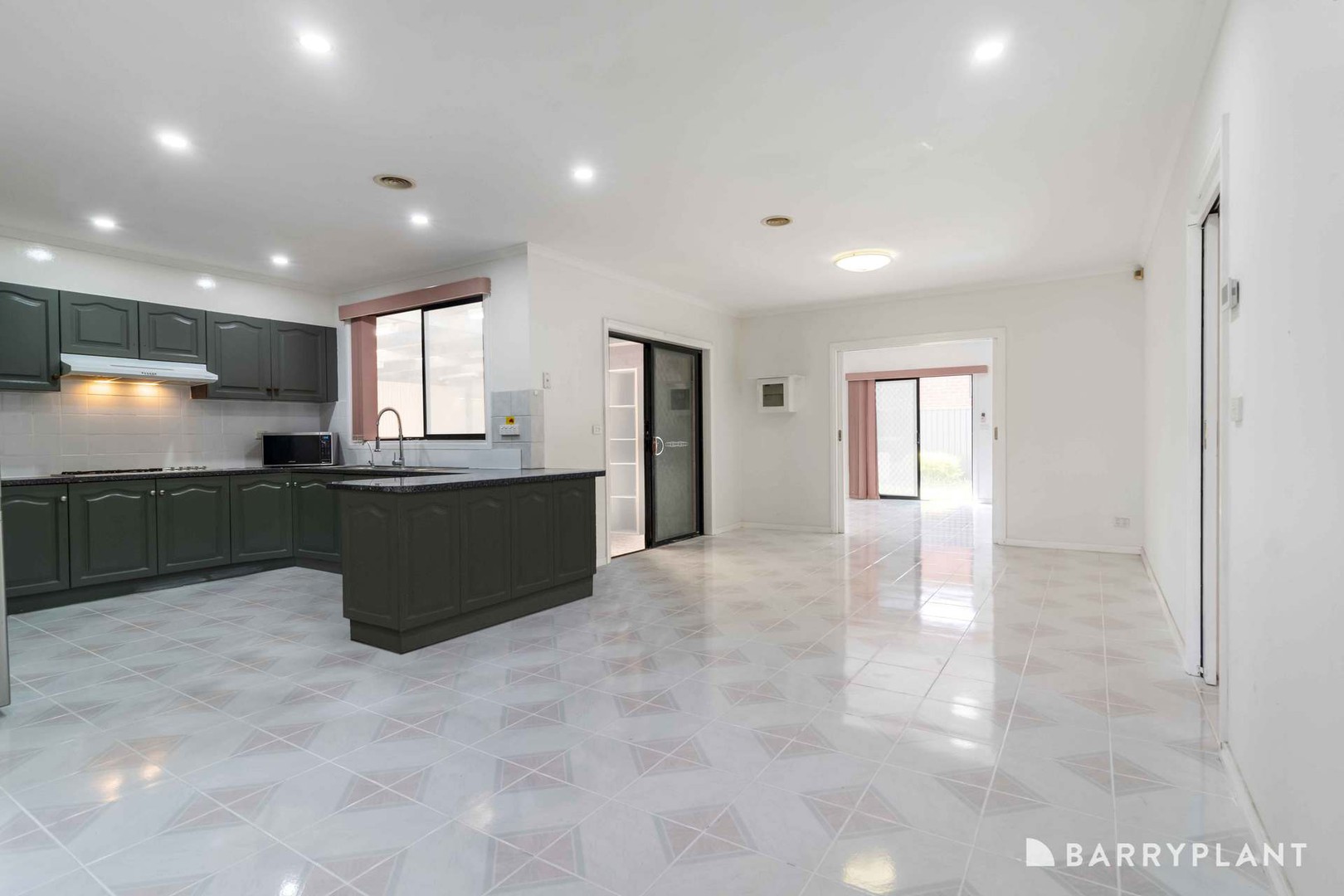 14 Paringa Drive, St Albans, VIC 3021, St Albans - Thumbnail 6