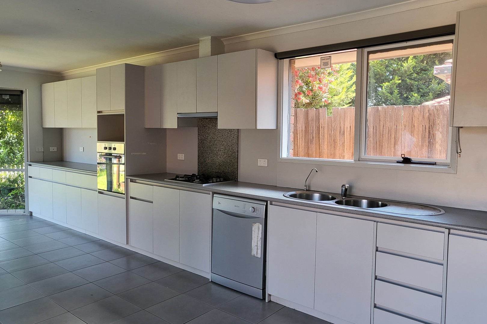 14 Pembroke Crescent, Craigieburn, VIC 3064, Craigieburn - Thumbnail 5