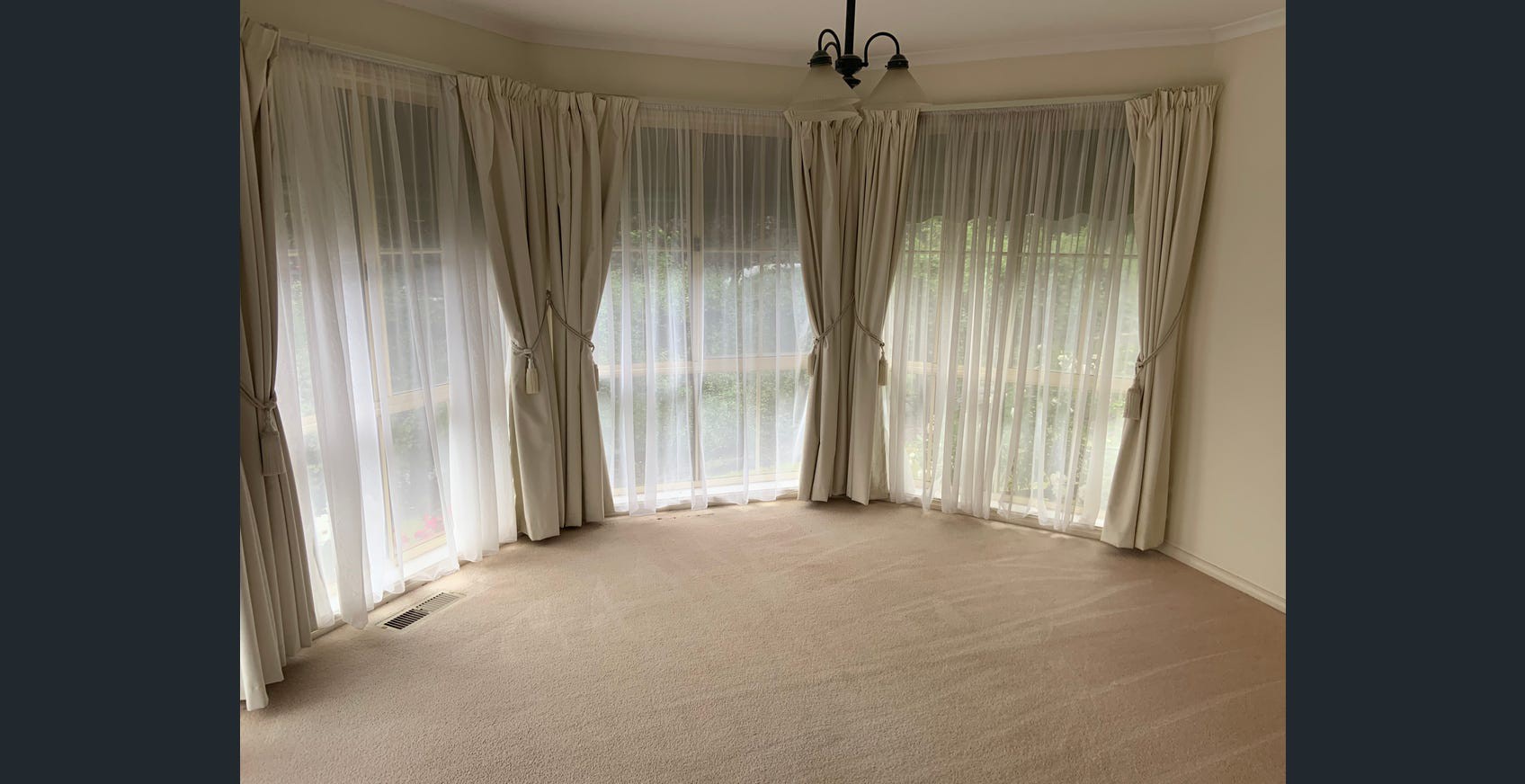 14 Pioneer Way, Kilsyth South, VIC 3137 - Thumbnail 2 - 20/11/2024