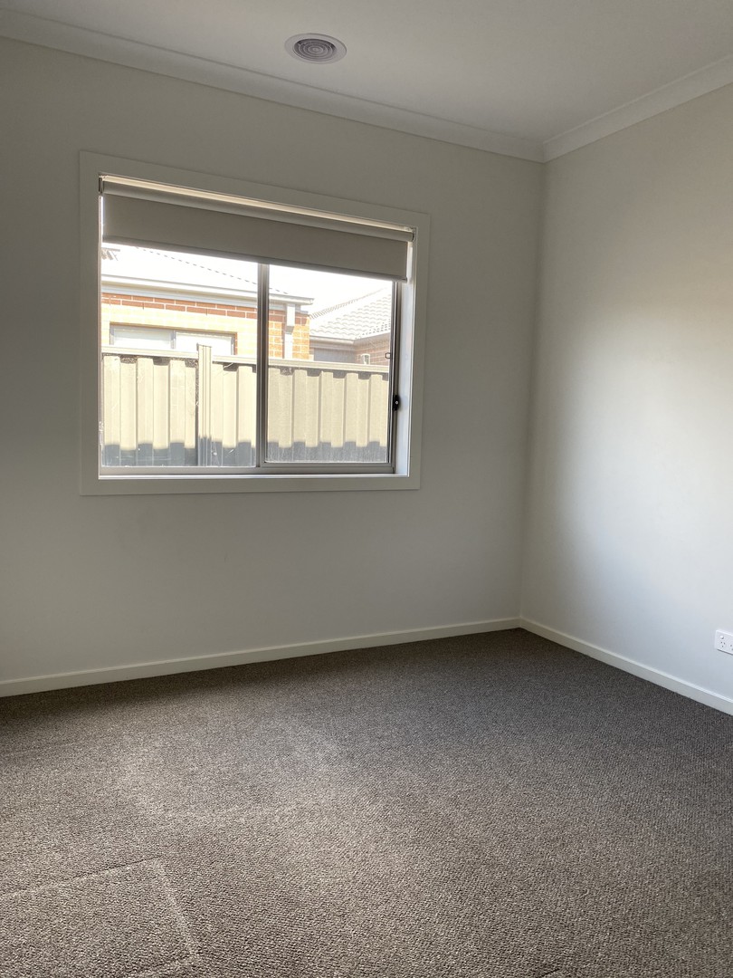 14 Rathdowne Road, Werribee, VIC 3030, Werribee - Thumbnail 4