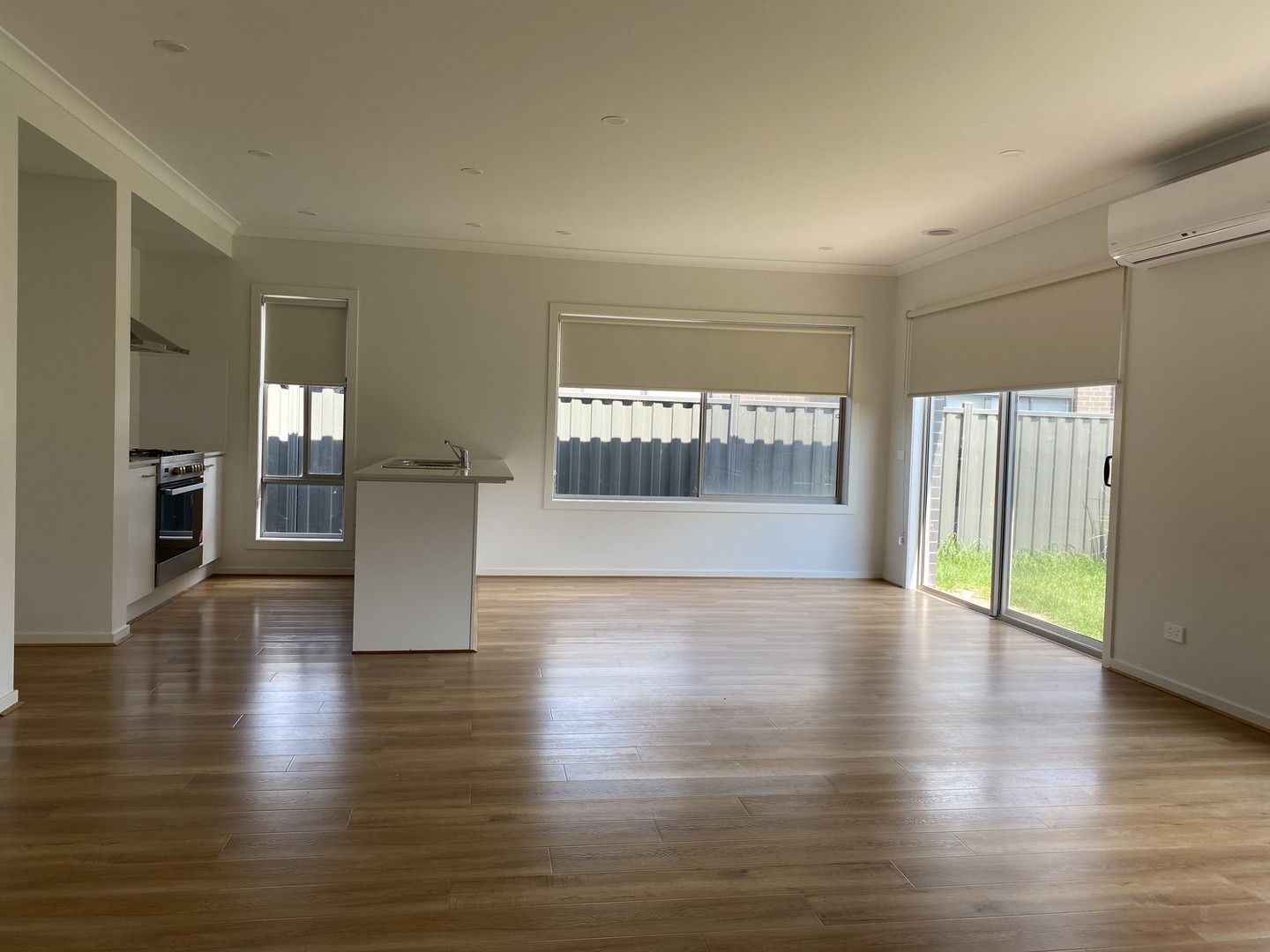 14 Rathdowne Road, Werribee, VIC 3030, Werribee - Thumbnail 8