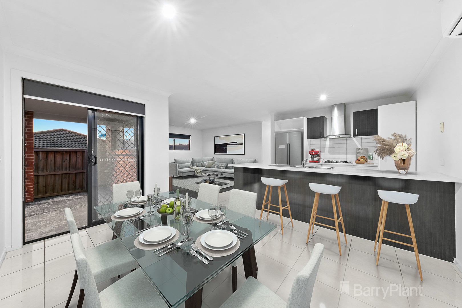 14 Rockford Street, Pakenham, VIC 3810 - Thumbnail 2 - 03/02/2022