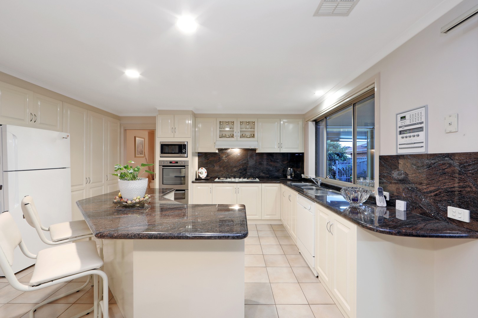 14 Shearer Drive, Rowville, VIC 3178, Rowville - Thumbnail 2