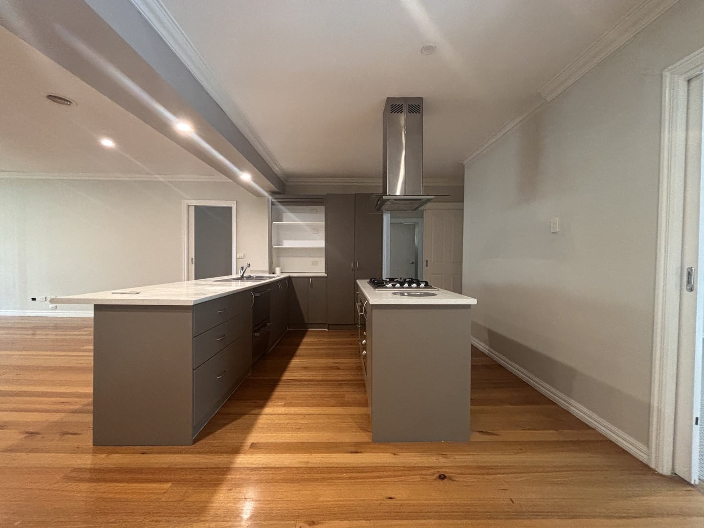 14 Shelley St, Keilor East, VIC 3033 - Thumbnail 2 - 03/02/2026