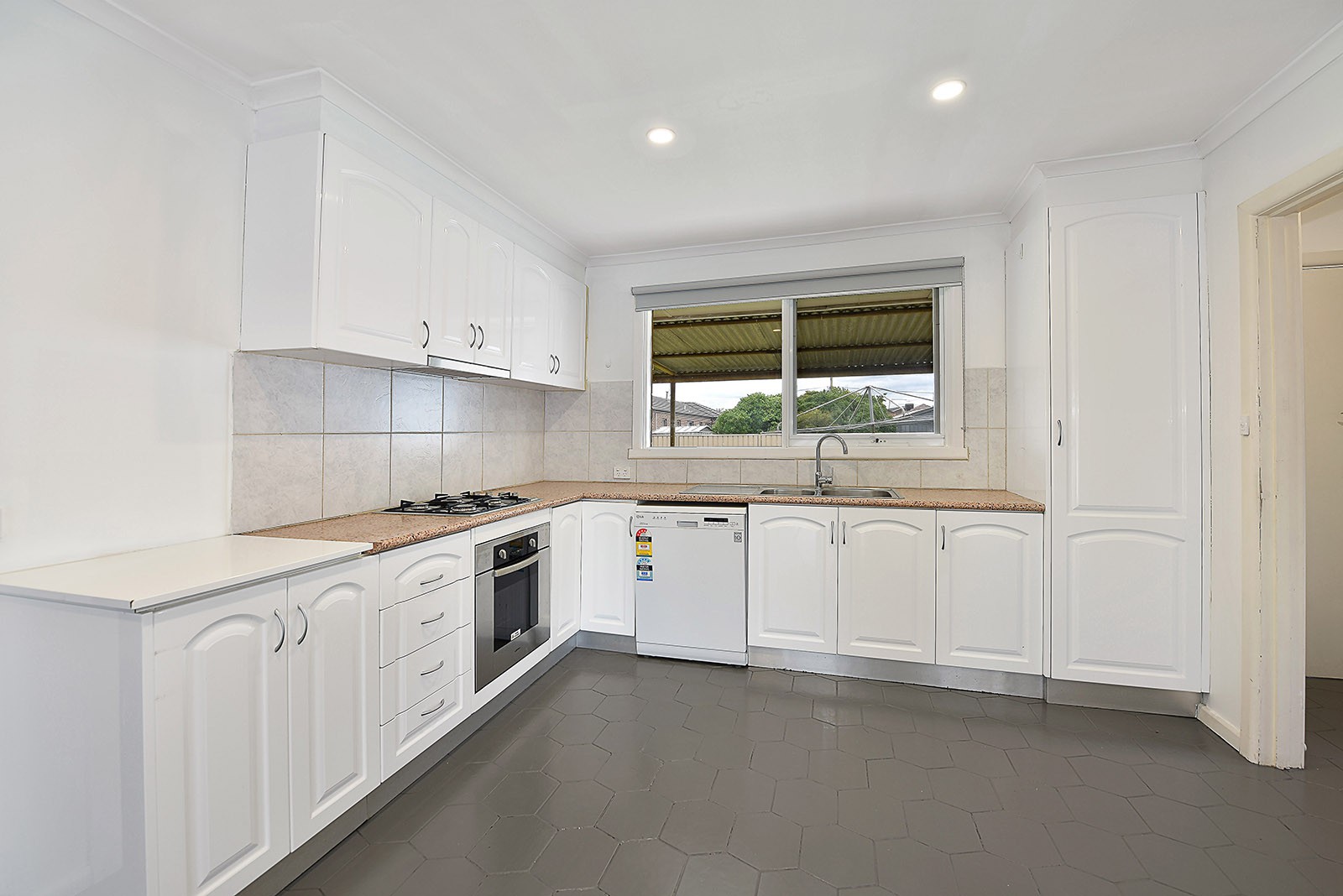 14 Somerset Street, Avondale Heights, VIC 3034, Avondale Heights - Thumbnail 2