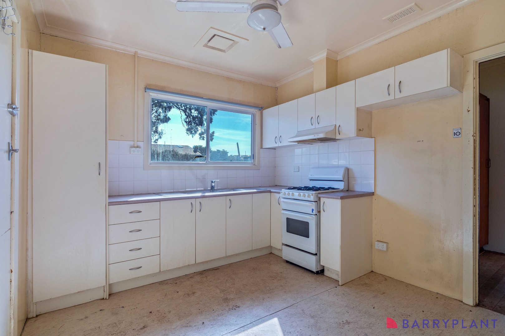 14 Summerhill Road, Reservoir, VIC 3073, Reservoir - Thumbnail 5