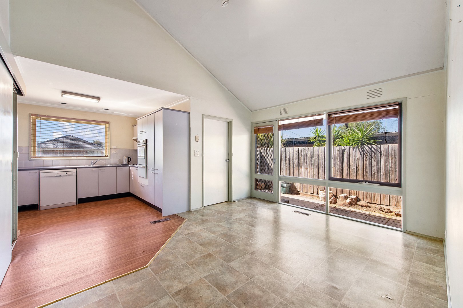 14 Sutherland Avenue, Melton South, VIC 3338, Melton South - Thumbnail 8