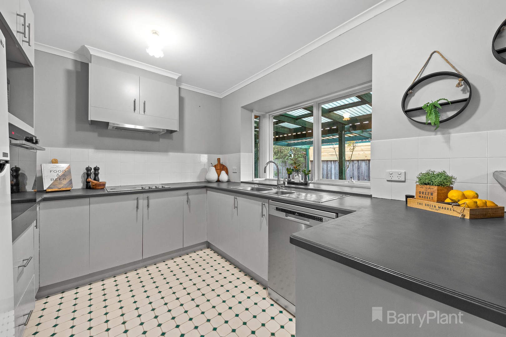 14 Valley View Crescent, Berwick, VIC 3806, Berwick - Thumbnail 5