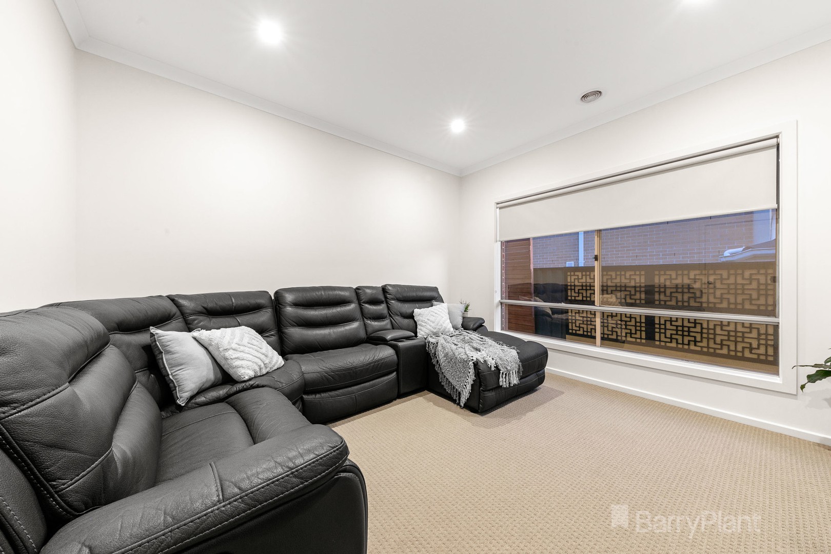 14 Waterside Drive, Pakenham, VIC 3810, Pakenham - Thumbnail 8