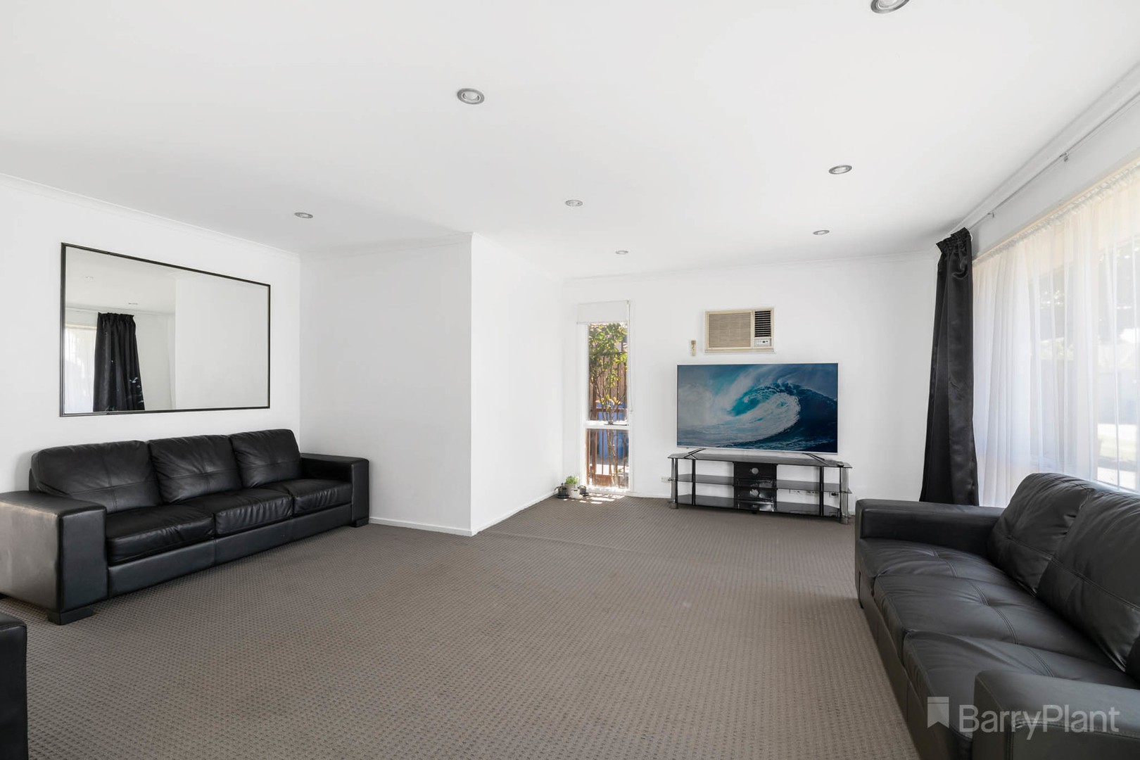 14 Westminster Court, Hampton Park, VIC 3976 - Thumbnail 2 - 01/12/2021