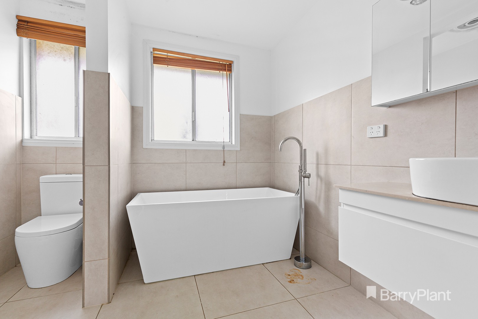 14 Willow Court, Narre Warren, VIC 3805 - Thumbnail 2 - 28/09/2023