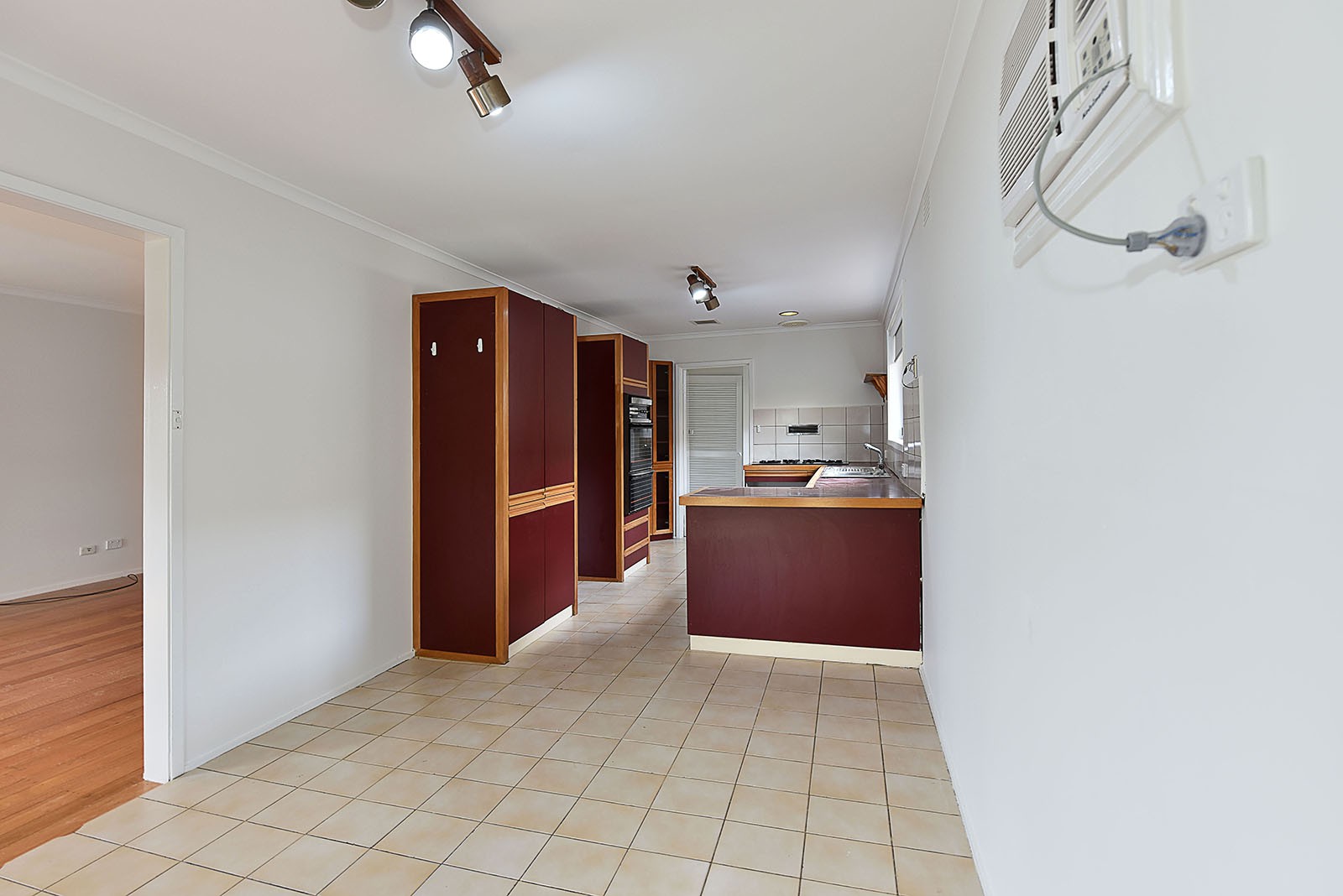 14 Windermere Cres, Gladstone Park, VIC 3043, Gladstone Park - Thumbnail 3