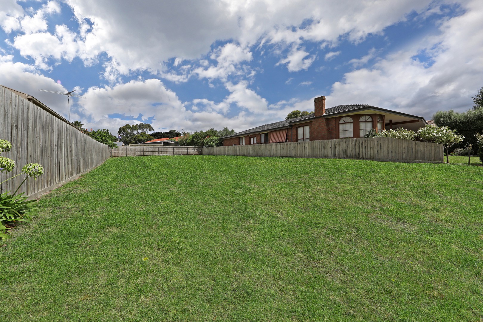 14 Woodside Drive, Rowville, VIC 3178, Rowville - Thumbnail 2