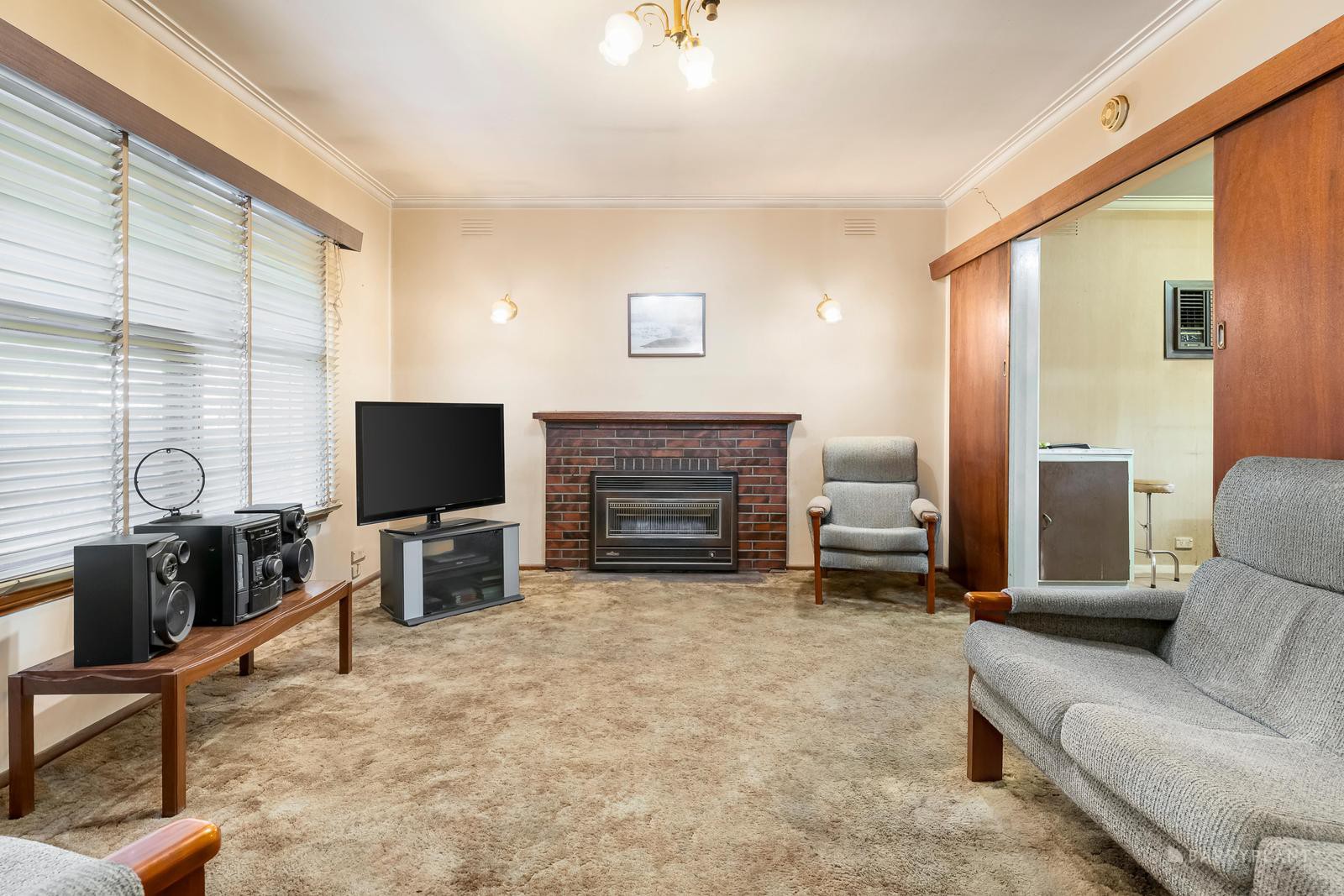 141 Mountain View Road, Briar Hill, VIC 3088 - Thumbnail 2 - 17/03/2025