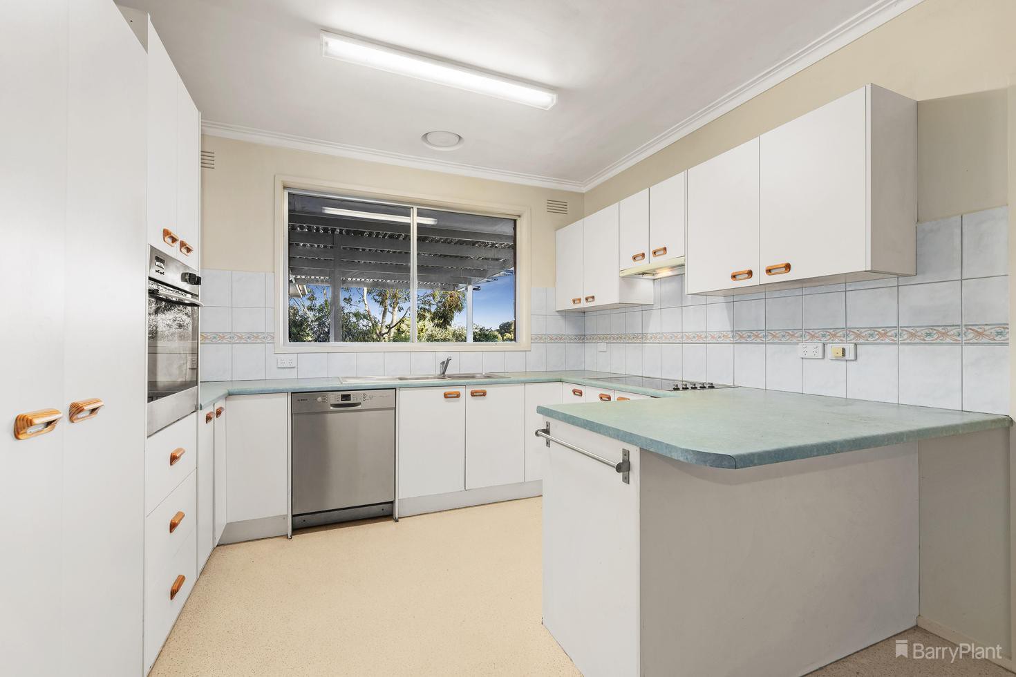 142 Mountain View Parade, Rosanna, VIC 3084, Rosanna - Thumbnail 4