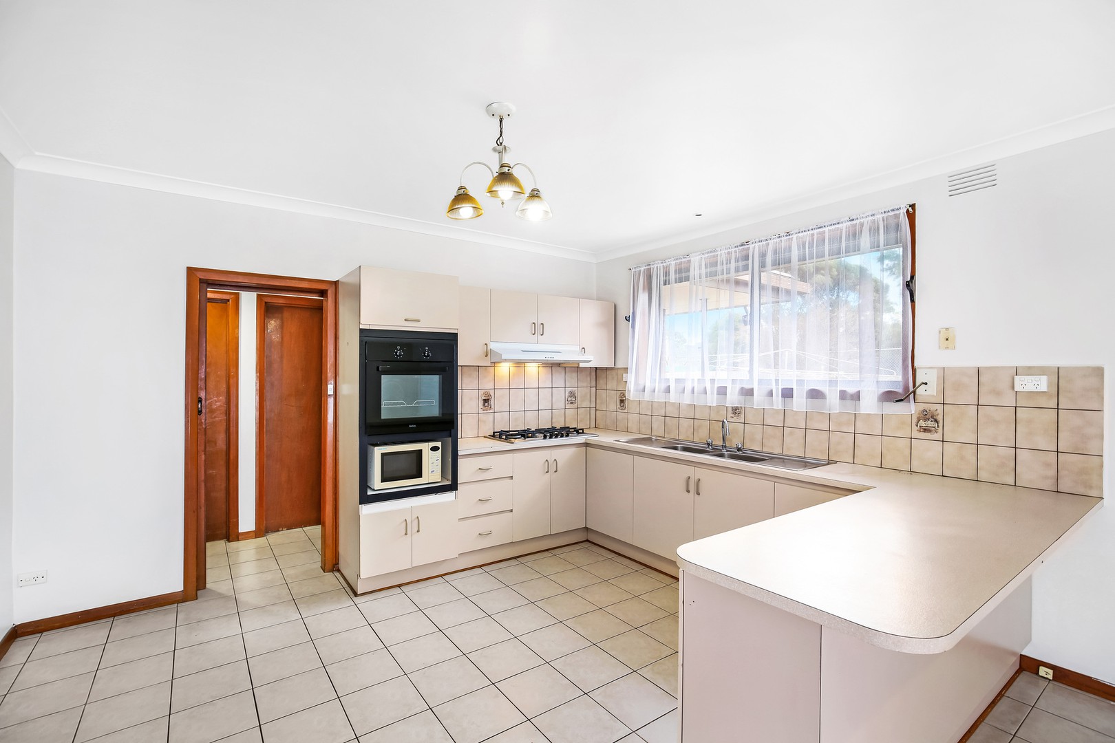 142 Victoria Drive, Thomastown, VIC 3074, Thomastown - Thumbnail 4