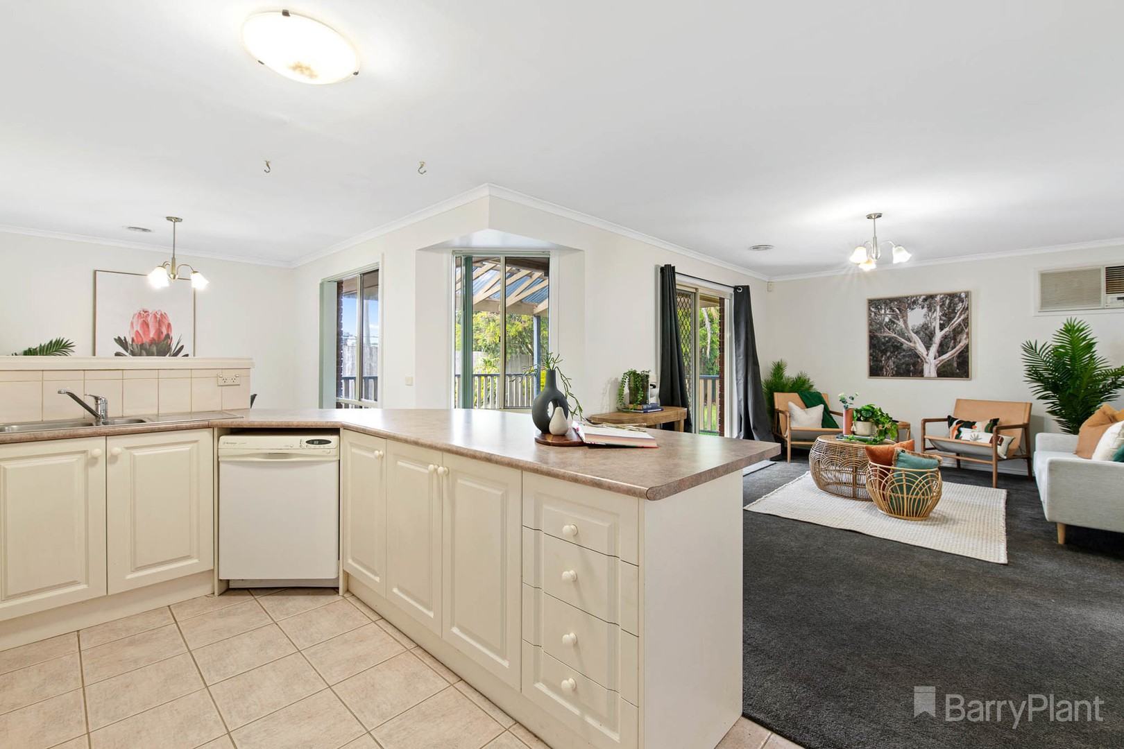 144 Sweeney Drive, Narre Warren, VIC 3805, Narre Warren - Thumbnail 6