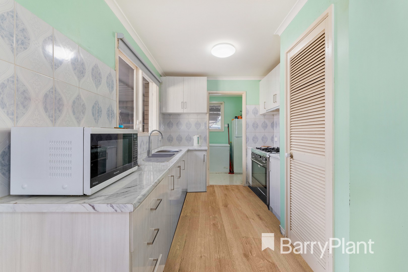 15 Lawson Parade, Heidelberg Heights, Kings Park - Thumbnail 3
