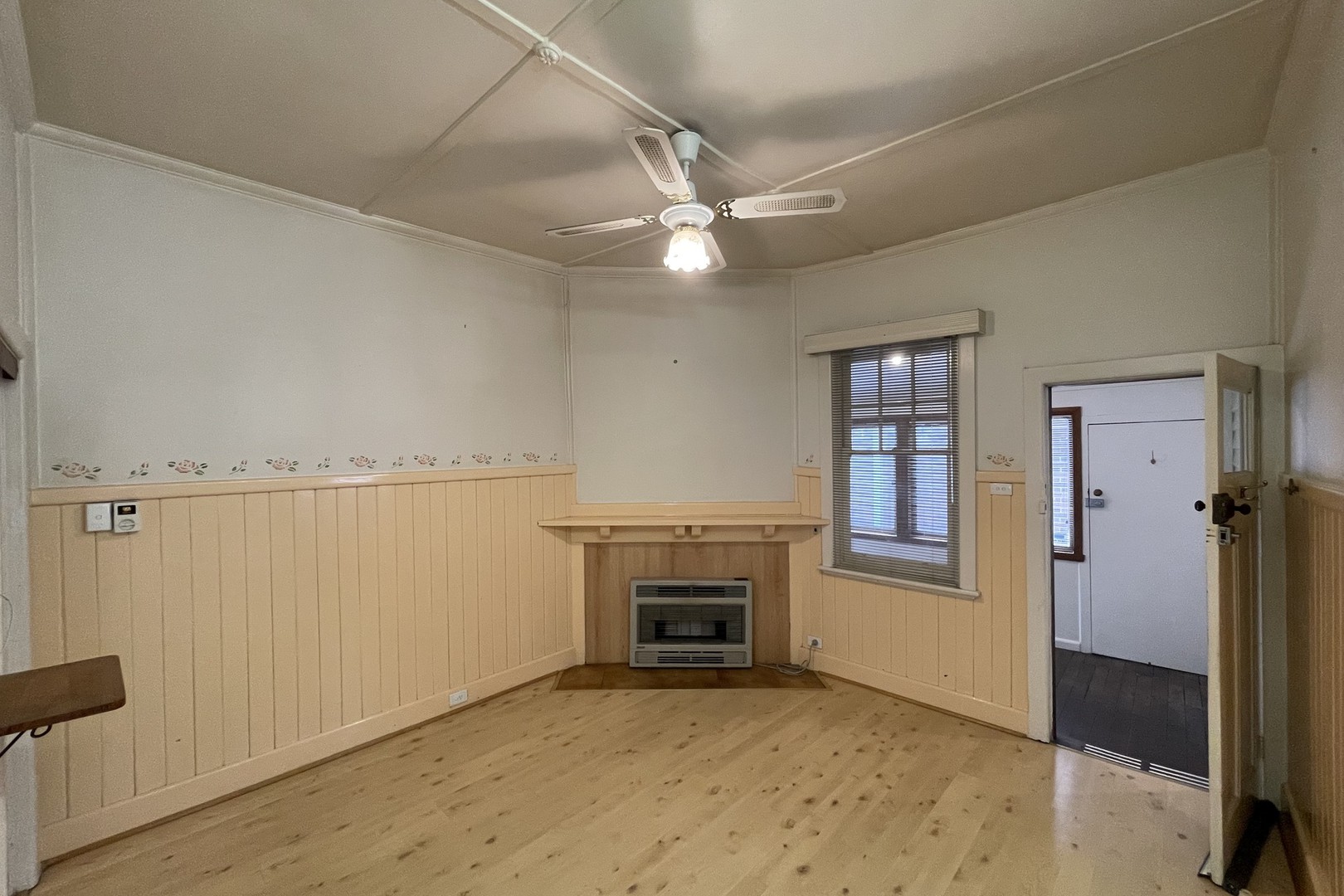 147 Rathcown Road, Reservoir, VIC 3073, Reservoir - Thumbnail 2