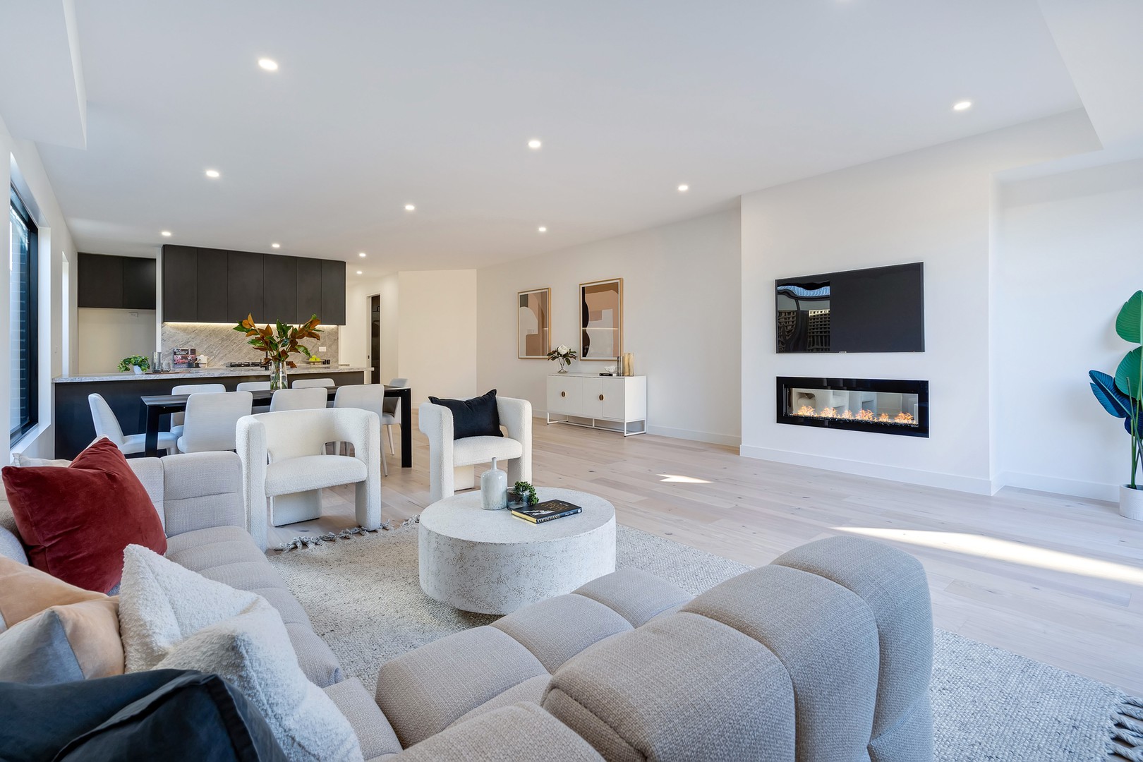 14A Rosenthal Crescent, Reservoir, VIC 3073, Reservoir - Thumbnail 2