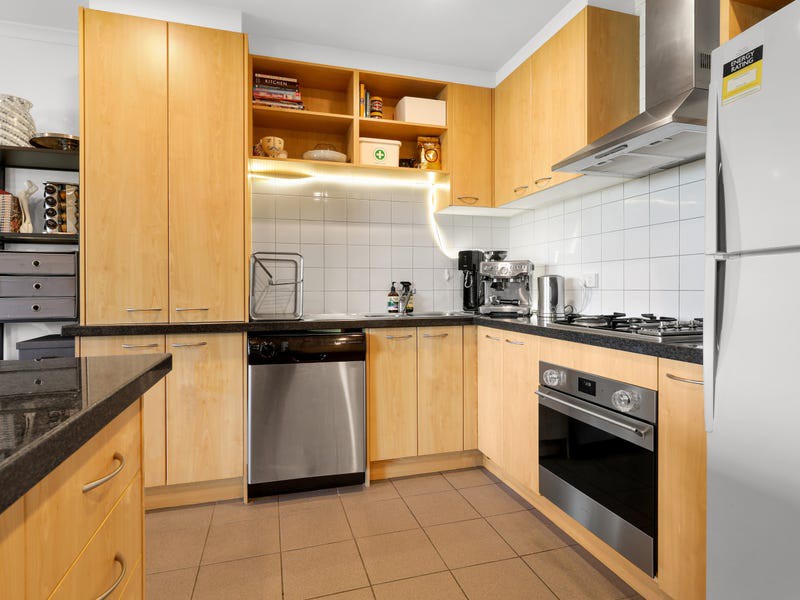15/3-4 Sovereign Pnt Court, Doncaster, VIC 3108 - Thumbnail 2 - 02/09/2026