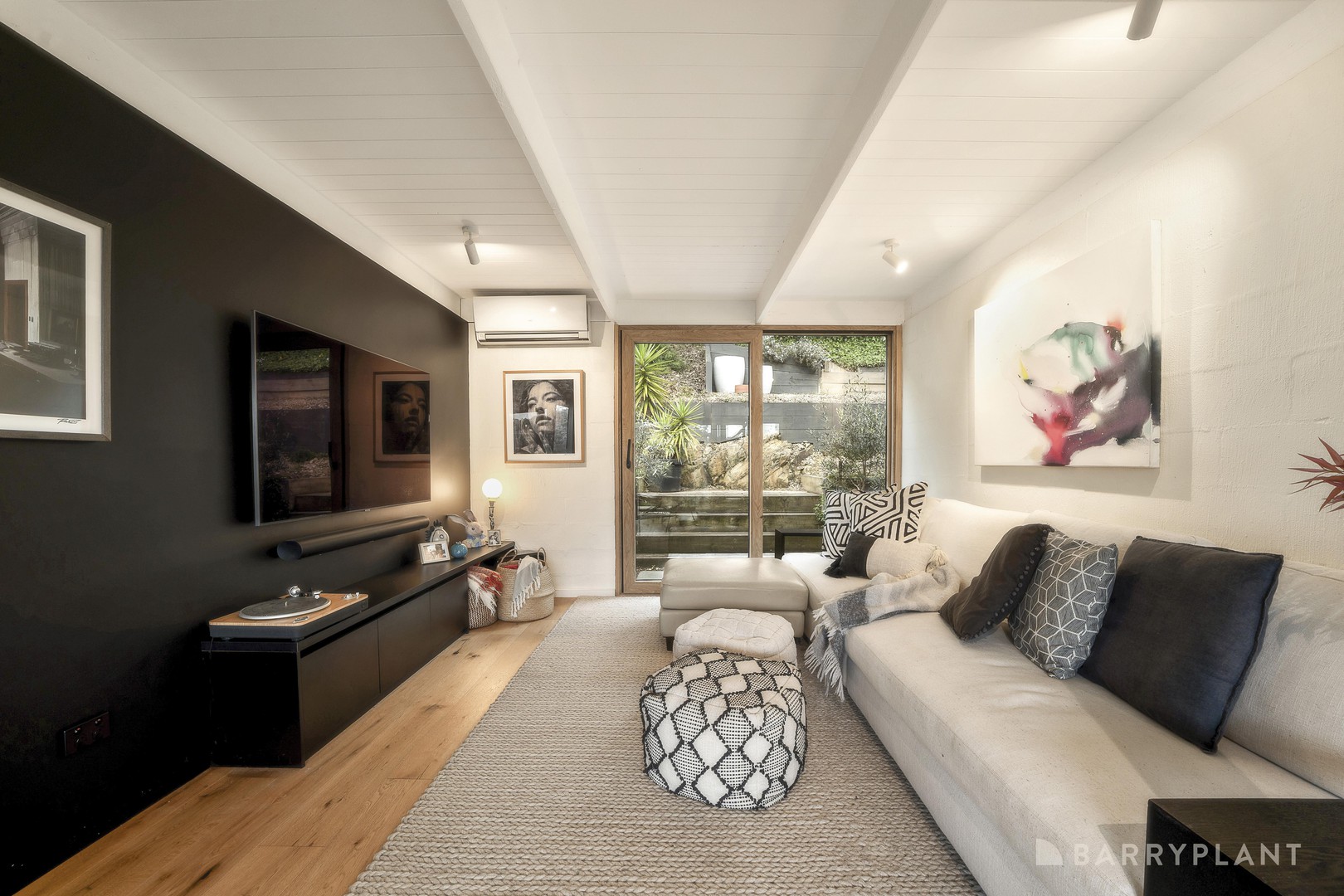 15 Alan Place, Warrandyte, VIC 3113 - Thumbnail 2 - 01/10/2026